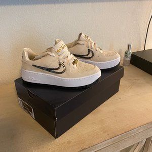 Womens Air Force 1 Sage Low